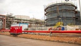 جانب من المستودعات التي انتهت منها شركة أموك