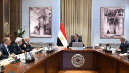 جانب من اجتماع رئيس الوزراء لاستعراض وتبادل الرؤى حول عدد من الموضوعات والقضايا