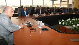  وزير الكهرباء والطاقة المتجددة يجتمع باللجنة الاستراتيجية
