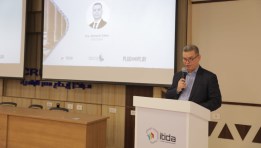 المهندس أحمد الظاهر الرئيس التنفيذي لهيئة إيتيدا