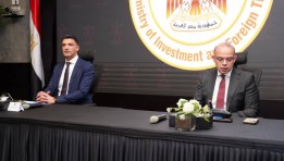  المهندس خالد هاشم وزير الصناعة خلال الاجتماع 