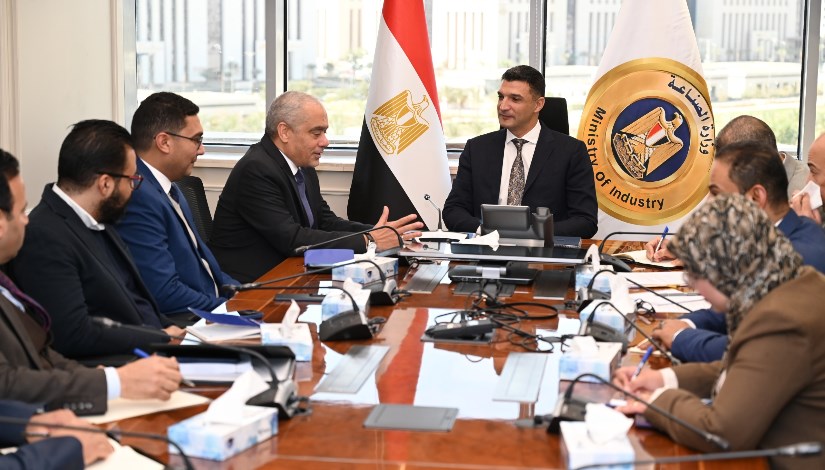 وزير الصناعة خالد هاشم