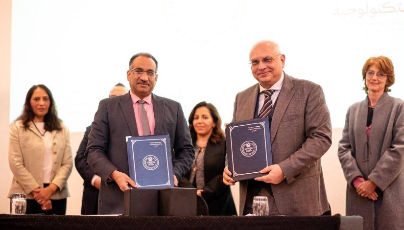 جانب من توقيع الاتفاقية بين التعليم وجامعة طيبة