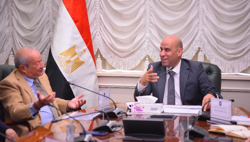 وزير العمل خلال لقائه بنجيب ساويرس