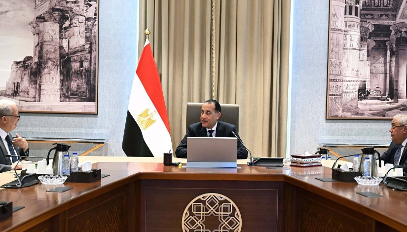 رئيس الوزراء خلال اجتماع لمتابعة مستجدات موقف ملف الشركات المملوكة 