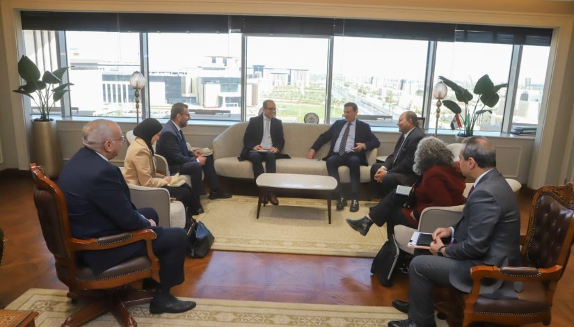 وزير الزراعة مع وفد "الإيفاد" 