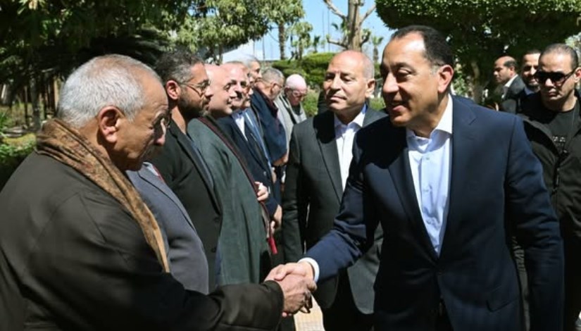  الدكتور مصطفى مدبولي، رئيس مجلس الوزراء مع اعضاء سوق العبور 
