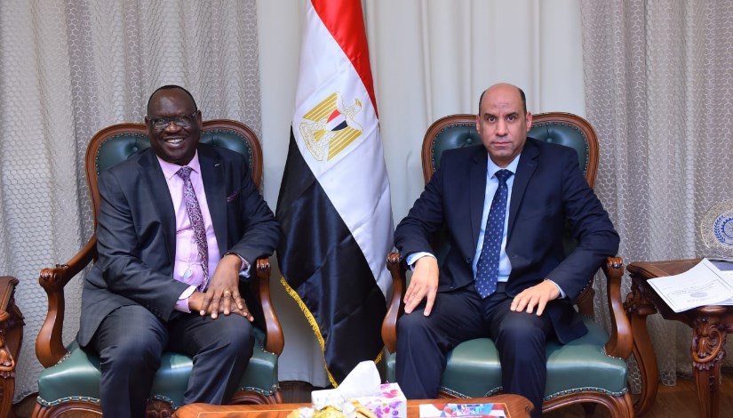 وزير العمل ونظيره الجنوب سوداني