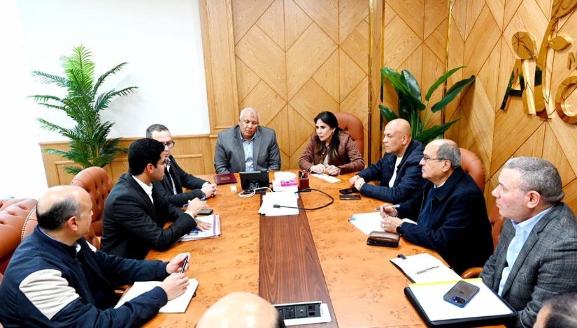 جانب من اجتماع وزيرة الإسكان 