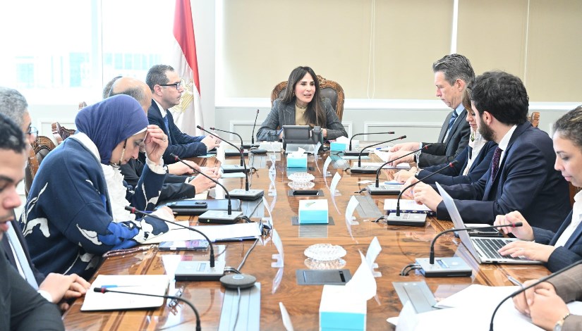 وزيرة الإسكان والمدير الإقليمي للبنك الأوروبي 