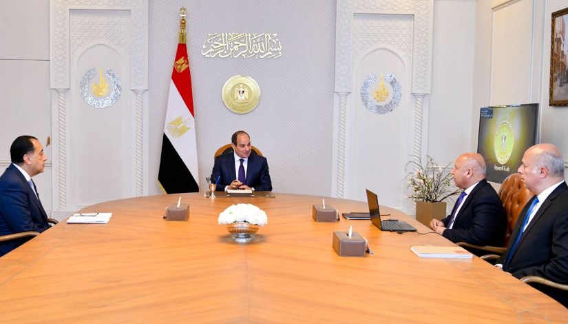 الرئيس السيسي يجتمع برئيس الوزراء والفريق كامل الوزير