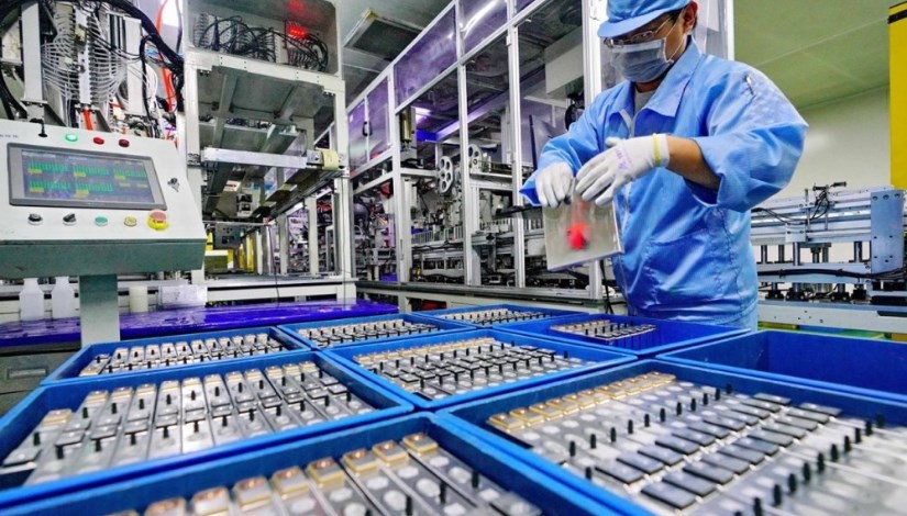 مصنع بطاريات الليثيوم 