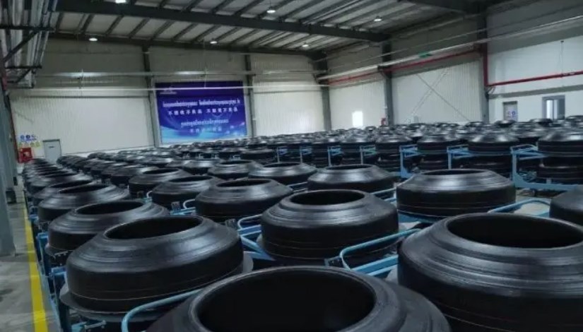 مصنع اطارات - صورة ارشيفية