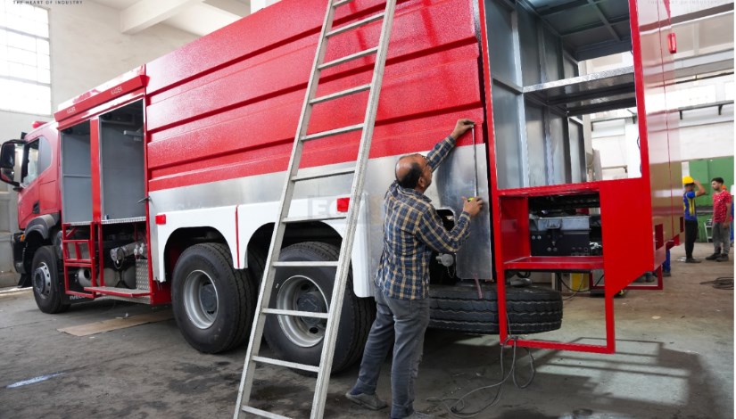 عربات المطافي المصنعة داخل مصنع قادر