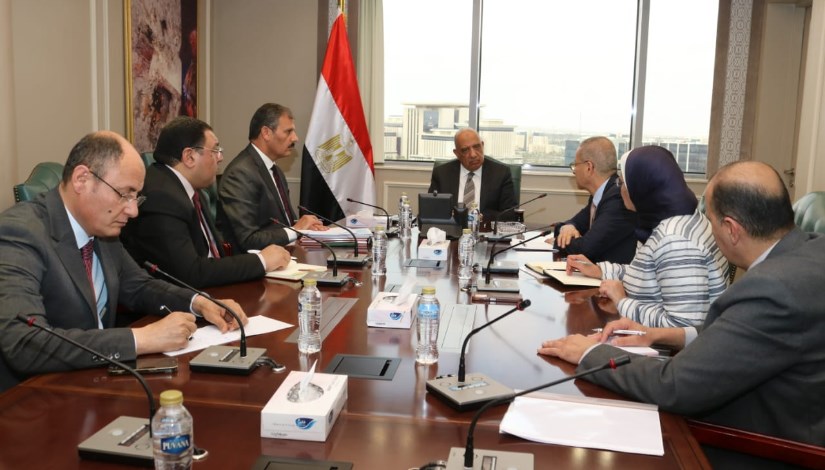 وزير الكهرباء يجتمع مع خلية إدارة الأزمة