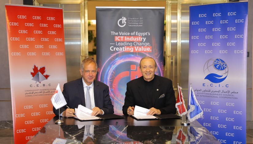 جانب من التوقيع