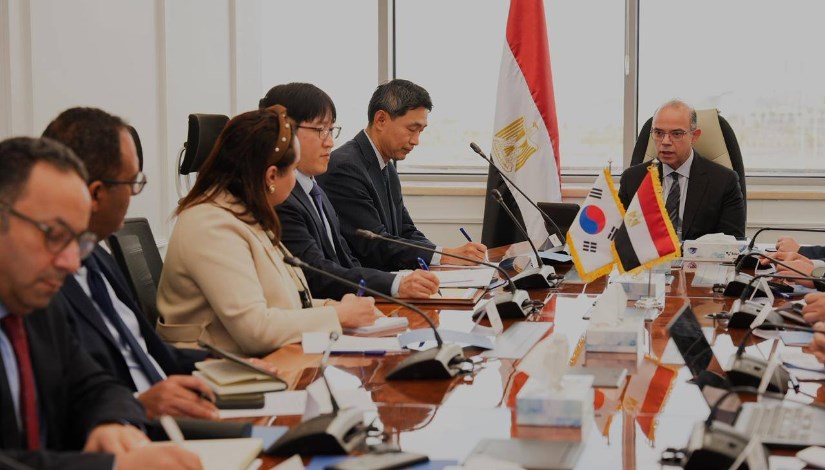 خلال الاجتماع