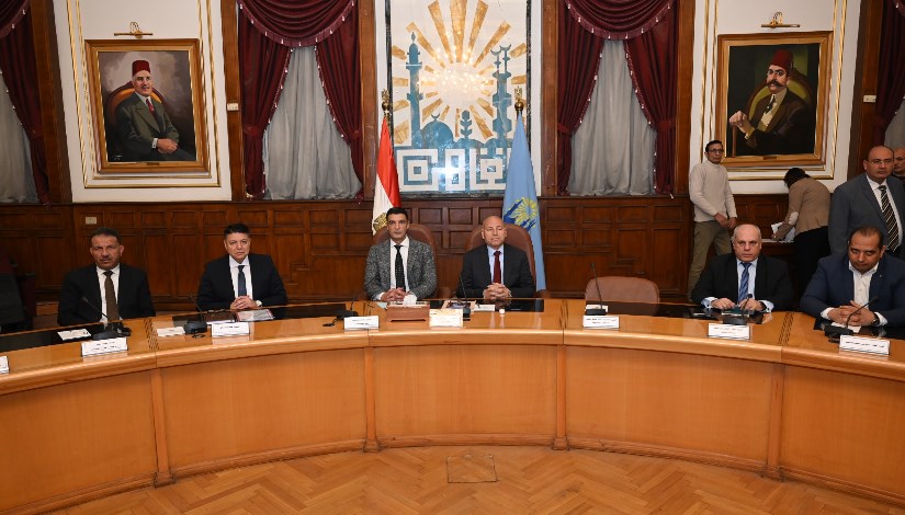 خلال لقاء وزير الصناعة مع محافظ القاهرة 