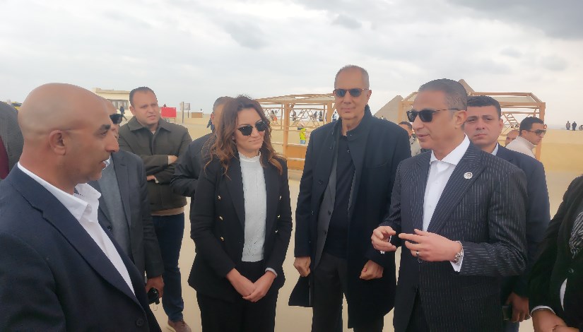 تسليم منصات بيع هدايا تذكارية في الأهرامات