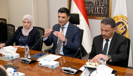 جانب من لقاء وزيرا الصناعة والعمل 