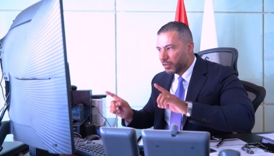 نائب رئيس البورصة خلال الاجتماع