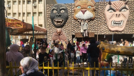 جانب من الإقبال على الحدائق