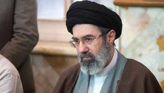 مجتبى خامنئي المرشد الأعلى في إيران 