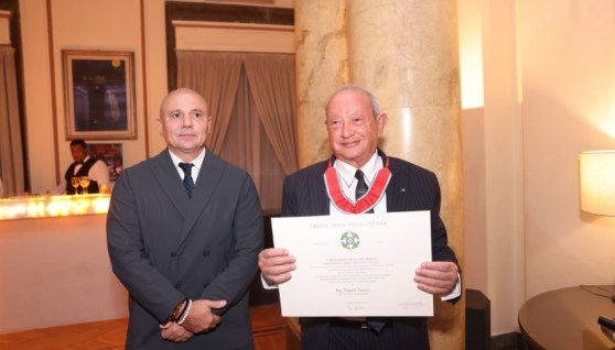 ساويرس خلال منحه وسام نجمة إيطاليا برتبة الضابط الأكبر