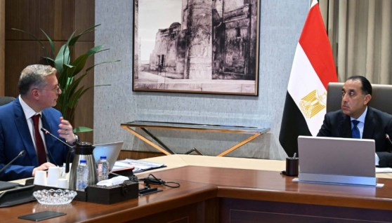 جانب من لقاء رئيس الوزراء مع وزير البترول
