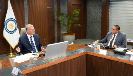 جانب من اجتماع وزير البترول مع شركة الغاز الطبيعي للسيارات «كارجاس» 