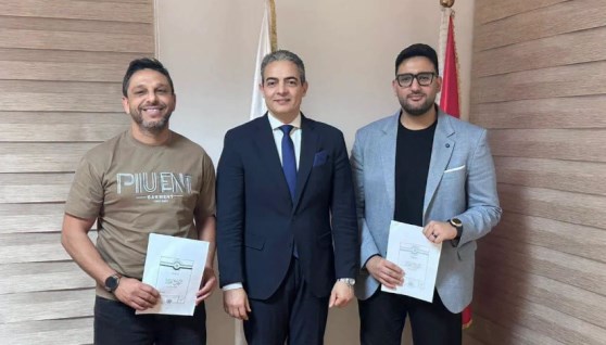 محمد فاروق ومحمد عبدالجليل مع الدكتور  طارق سعده