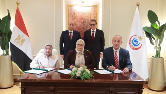 جانب من توقيع الاتفاقية