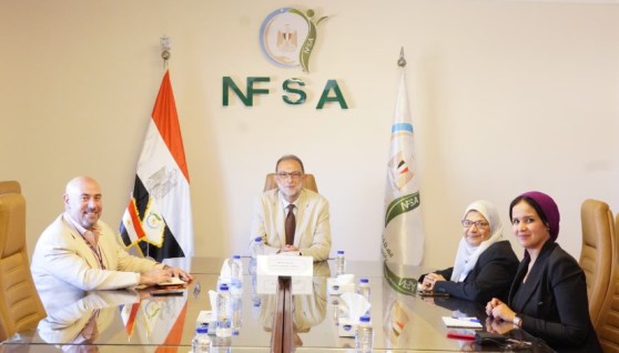 جانب من لقاء رئيس الهيئة القومية لسلامة الغذاء مع الوزير المفوض للشؤون التجارية بالقسم التجاري
