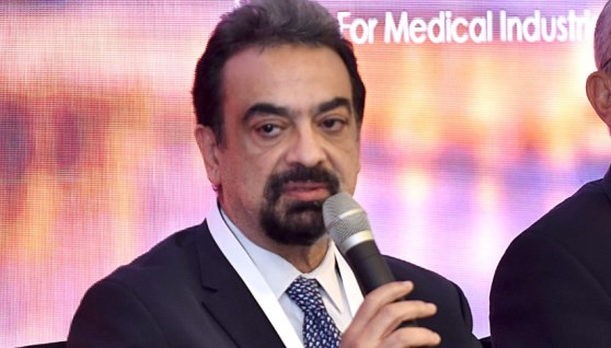 الدكتور خالد عبدالغفار وزير الصحة 