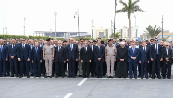 الرئيس عبد الفتاح السيسي خلال صلاة الجنازة