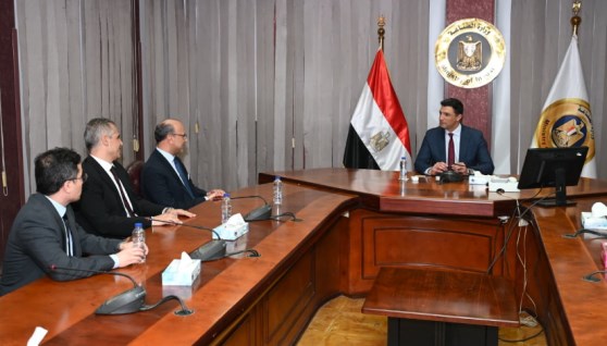 لقاء وزير الصناعة لقاءً مع وفد مجموعة صافولا للأغذية