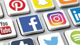 وسائل التواصل الاجتماعي