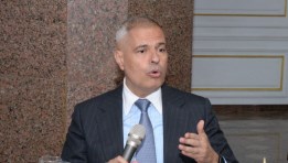  الطيار أحمد عادل رئيس الشركة القابضة لمصر للطيران