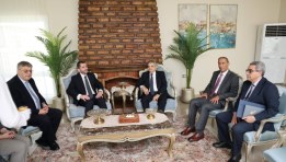 خلال مراسم توقيع العقود 