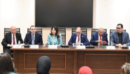 وزيرة الإسكان 
