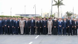 الرئيس عبد الفتاح السيسي خلال صلاة الجنازة