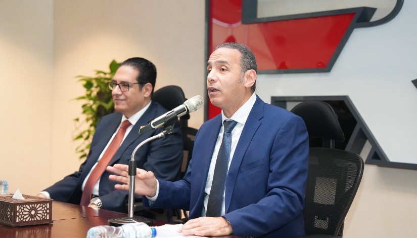 الدكتور إسلام عزام