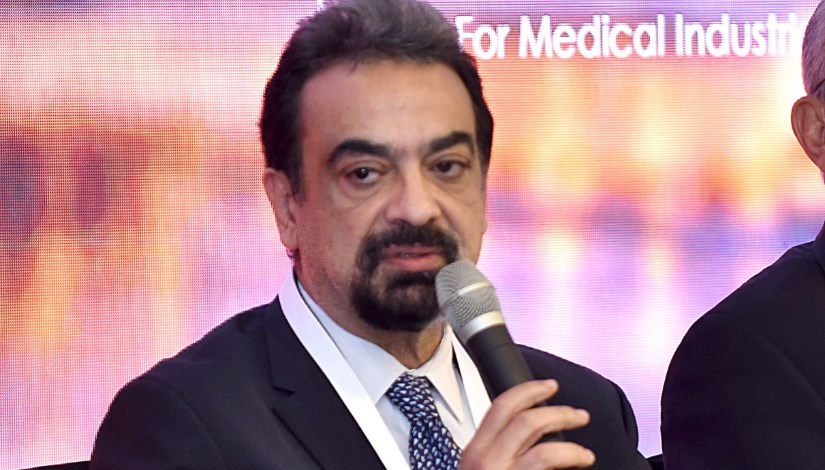 الدكتور خالد عبدالغفار وزير الصحة 
