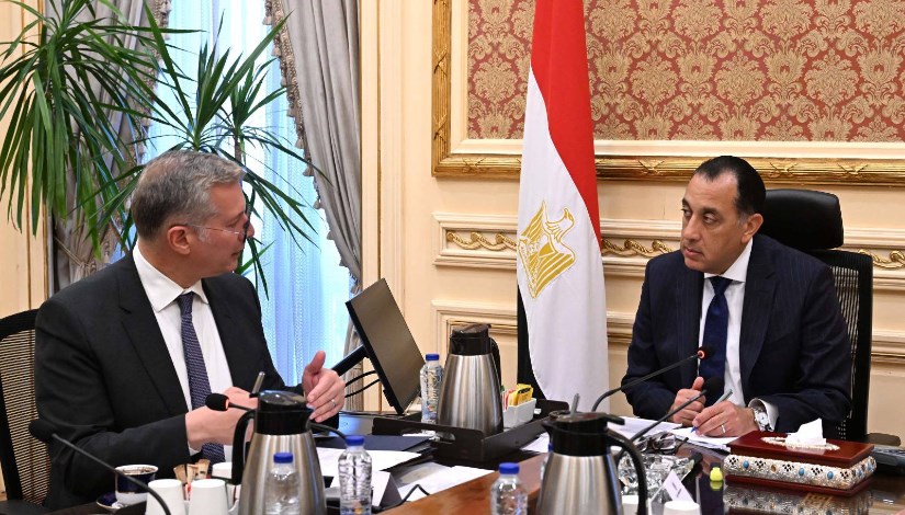 رئيس الوزراء يلتقي وزير البترول والثروة المعدنية