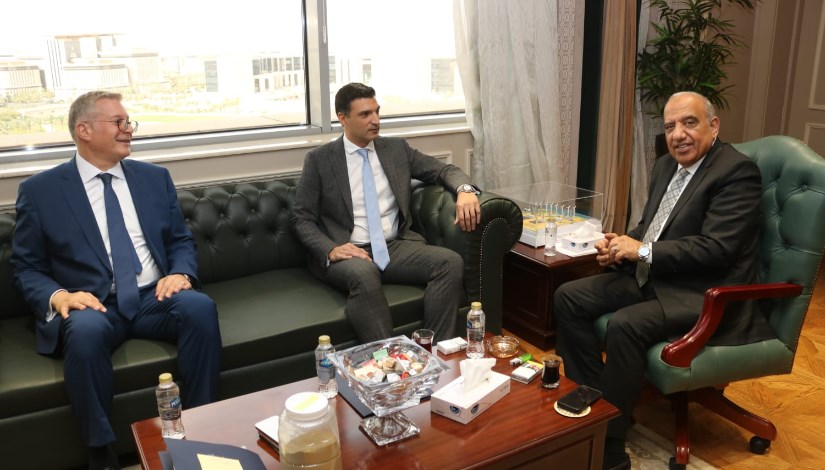 وزراء الكهرباء والبترول والصناع