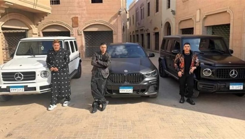 3 من مطربي المهرجات والأغاني الشعبية يتباهون بسياراتهم الفارهة - صورة تعبيرية