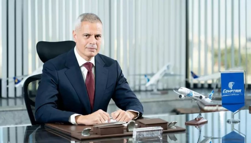 لطيار أحمد عادل رئيس الشركة القابضة لمصر للطيران