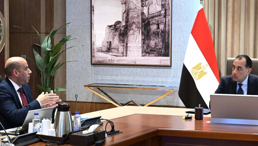 خلال اجتماع رئيس مجلس الوزراء ووزير العمل 
