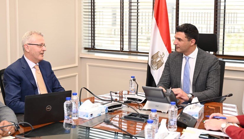 لقاء وزير الصناعة بشركة جي بي أوتو