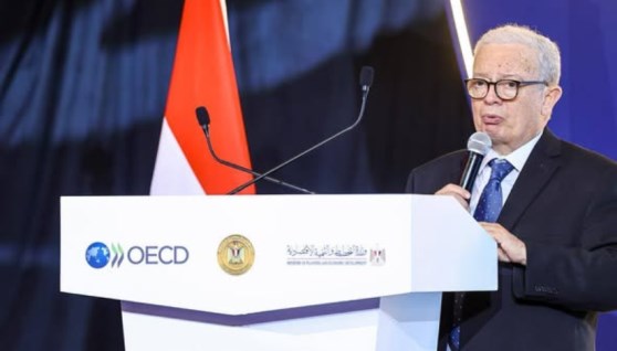 الدكتور حسين عيسى